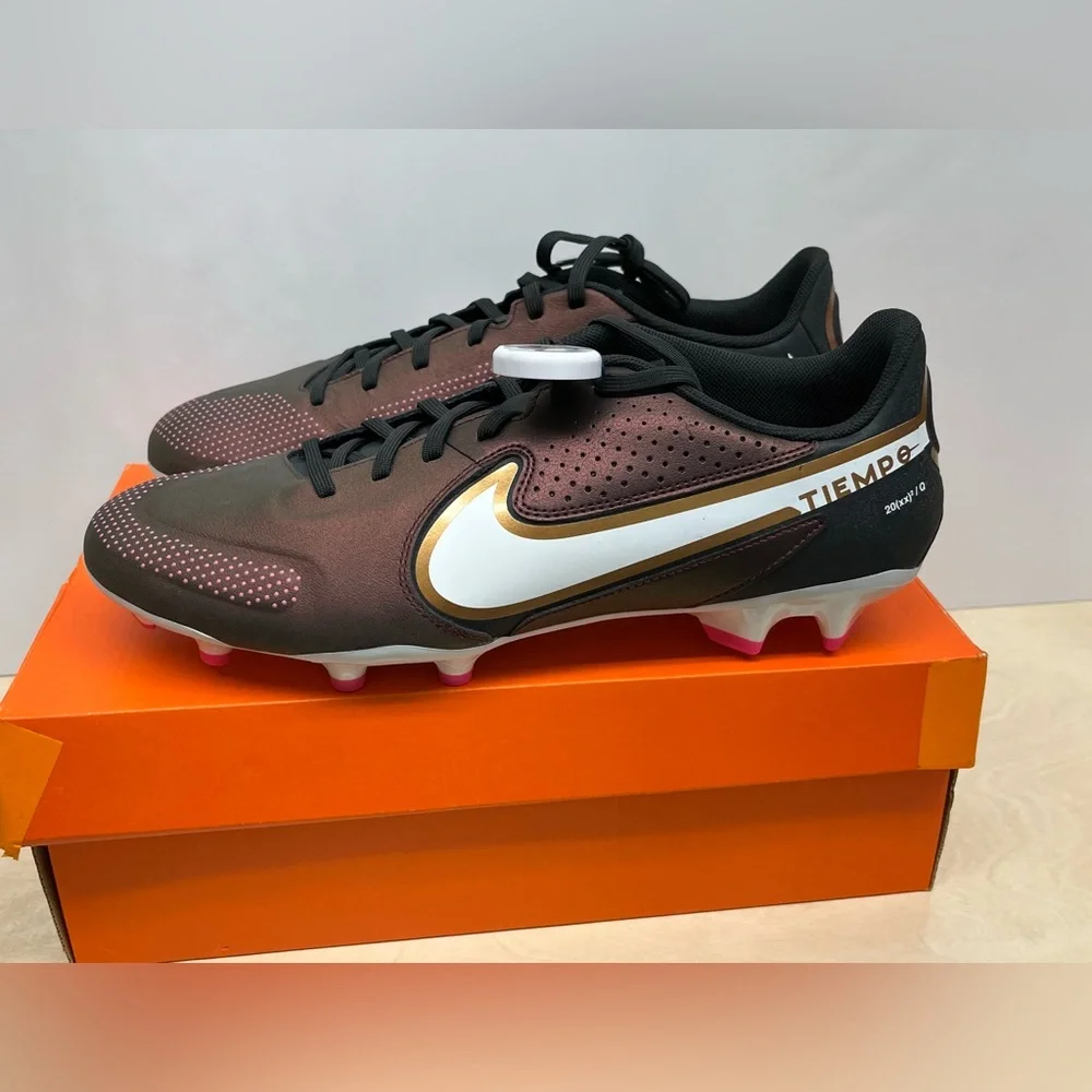 Men’s Nike Soccer Cleats - Picture 3 of 8